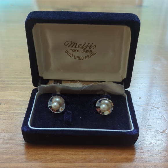 Cultured Pearl Earrings in Silver
